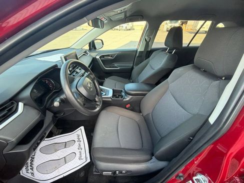 Used 2025 Toyota RAV4 XLE AWD/4WD image 10
