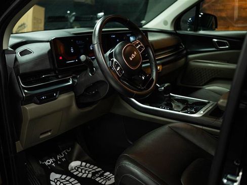 Used 2025 Kia Carnival LXS image 8