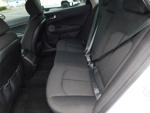 Used 2018 Kia Optima LX w/ 17" Alloy Wheels Package image 12