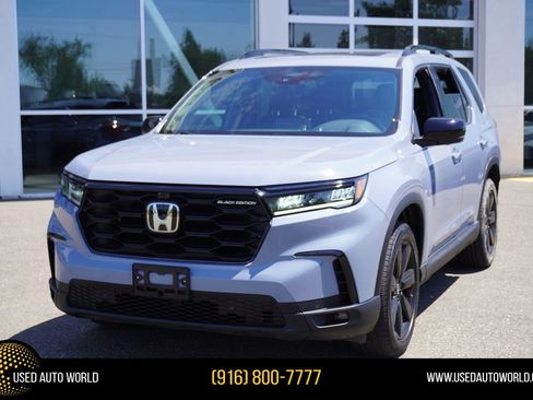 Used 2025 Honda Pilot Black Edition image 1