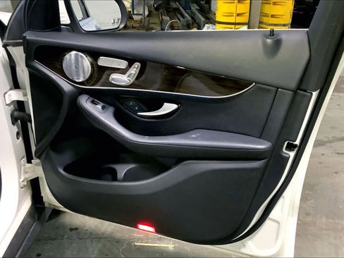 Used 2017 Mercedes-Benz GLC 300 GLC 300 image 22