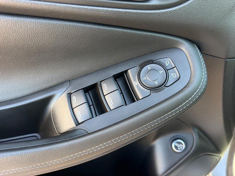 Used 2023 Buick Encore GX Select w/ Sport Touring Package FWD image 18