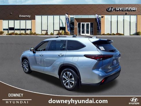 Used 2024 Toyota Highlander XLE FWD image 4