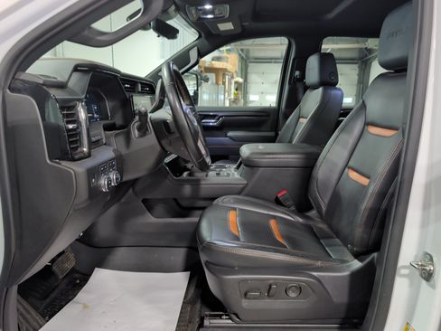 Used 2025 GMC Sierra 2500 AT4 w/ AT4 Premium Plus Package AWD/4WD image 9