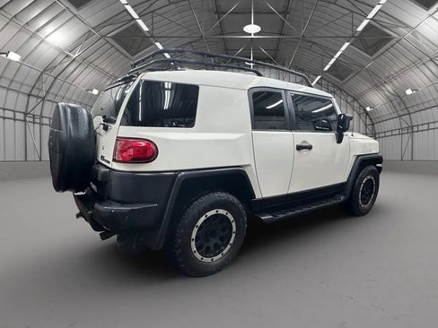 Used 2011 Toyota FJ Cruiser Sport Utility 2D image 5