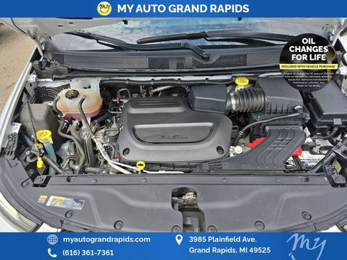 Used 2023 Chrysler Pacifica Touring-L FWD image 23