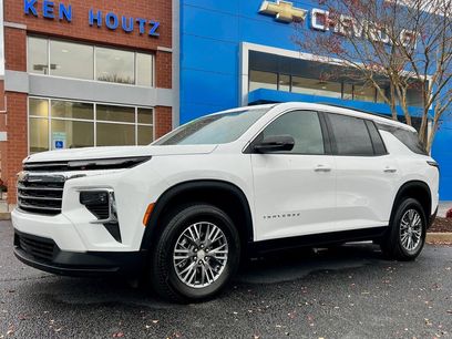 Used 2025 Chevrolet Traverse LT