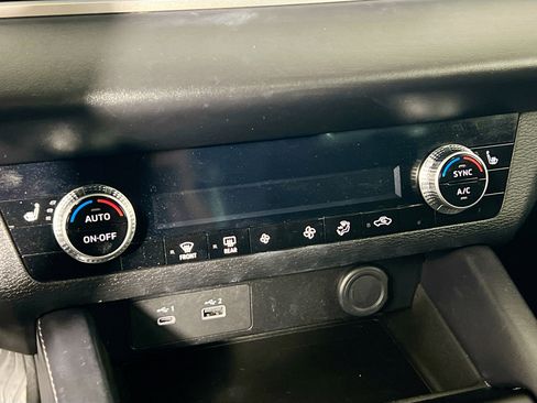 Used 2023 Mitsubishi Outlander SE image 25