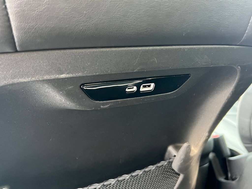 Used 2025 Chrysler Pacifica Limited FWD image 15