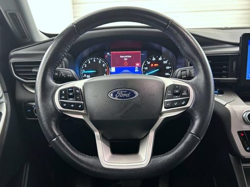 Used 2023 Ford Explorer XLT w/ Equipment Group 202A AWD/4WD image 11
