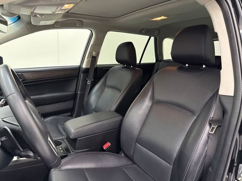 Used 2017 Subaru Outback 3.6R Limited image 14