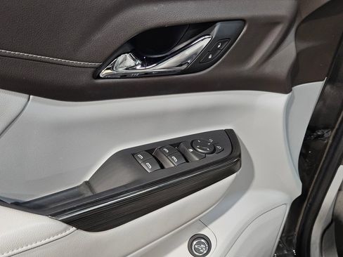 Used 2020 GMC Acadia SLT FWD image 21