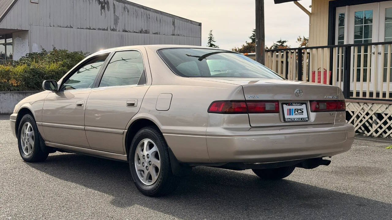 Used 1999 Toyota Camry LE w/ Value Pkg FWD image 3