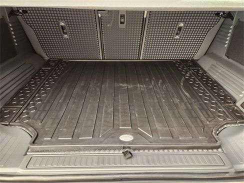 New 2026 Land Rover Defender 110 X-Dynamic SE image 22