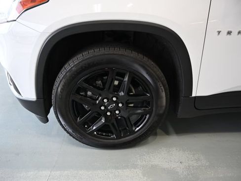 Used 2021 Chevrolet Traverse LT FWD image 30