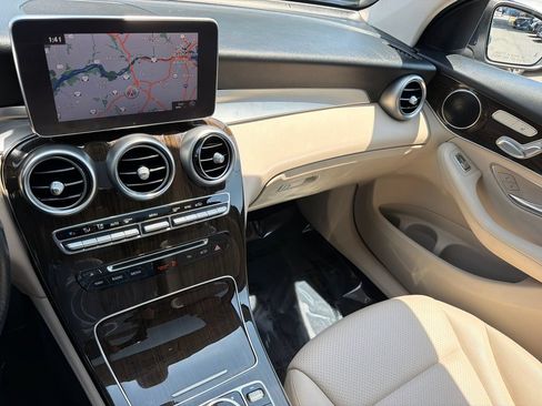 Used 2019 Mercedes-Benz GLC 300 4MATIC image 22