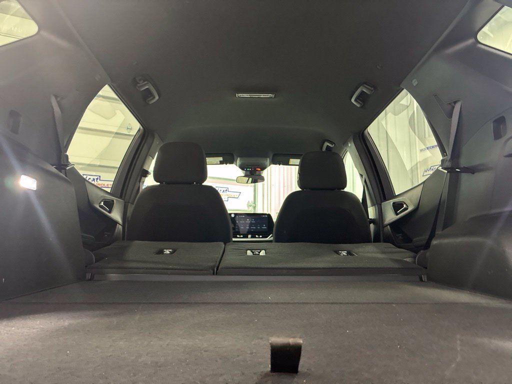 Used 2026 Chevrolet Equinox LT AWD/4WD image 33