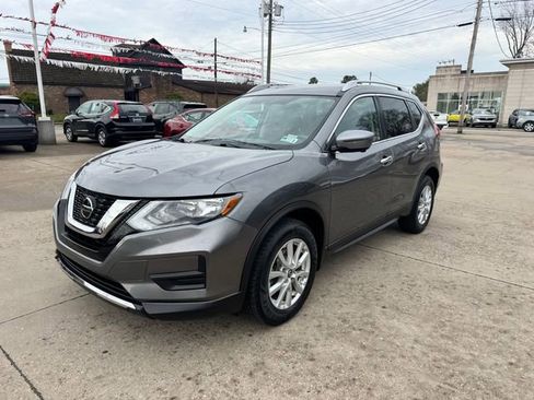 Used 2018 Nissan Rogue SV w/ Premium Package image 18