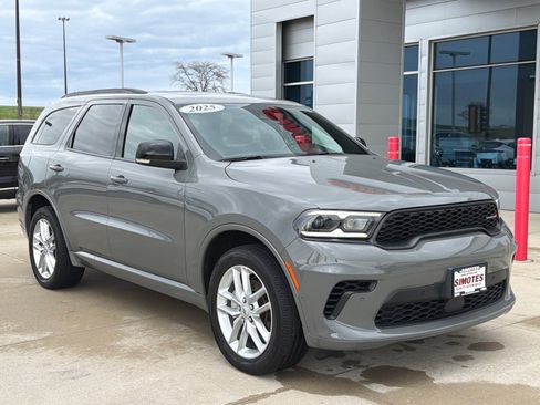 Used 2025 Dodge Durango GT image 2