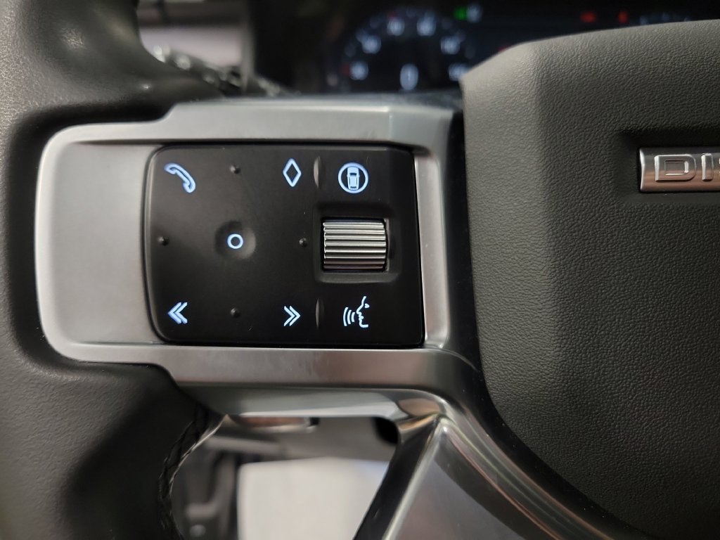 Used 2025 Land Rover Discovery Dynamic SE AWD/4WD image 25