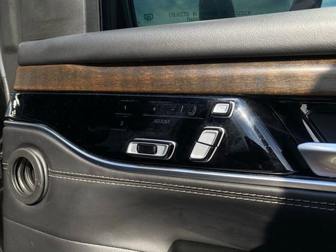 Used 2022 Jeep Grand Wagoneer Series II AWD/4WD image 30