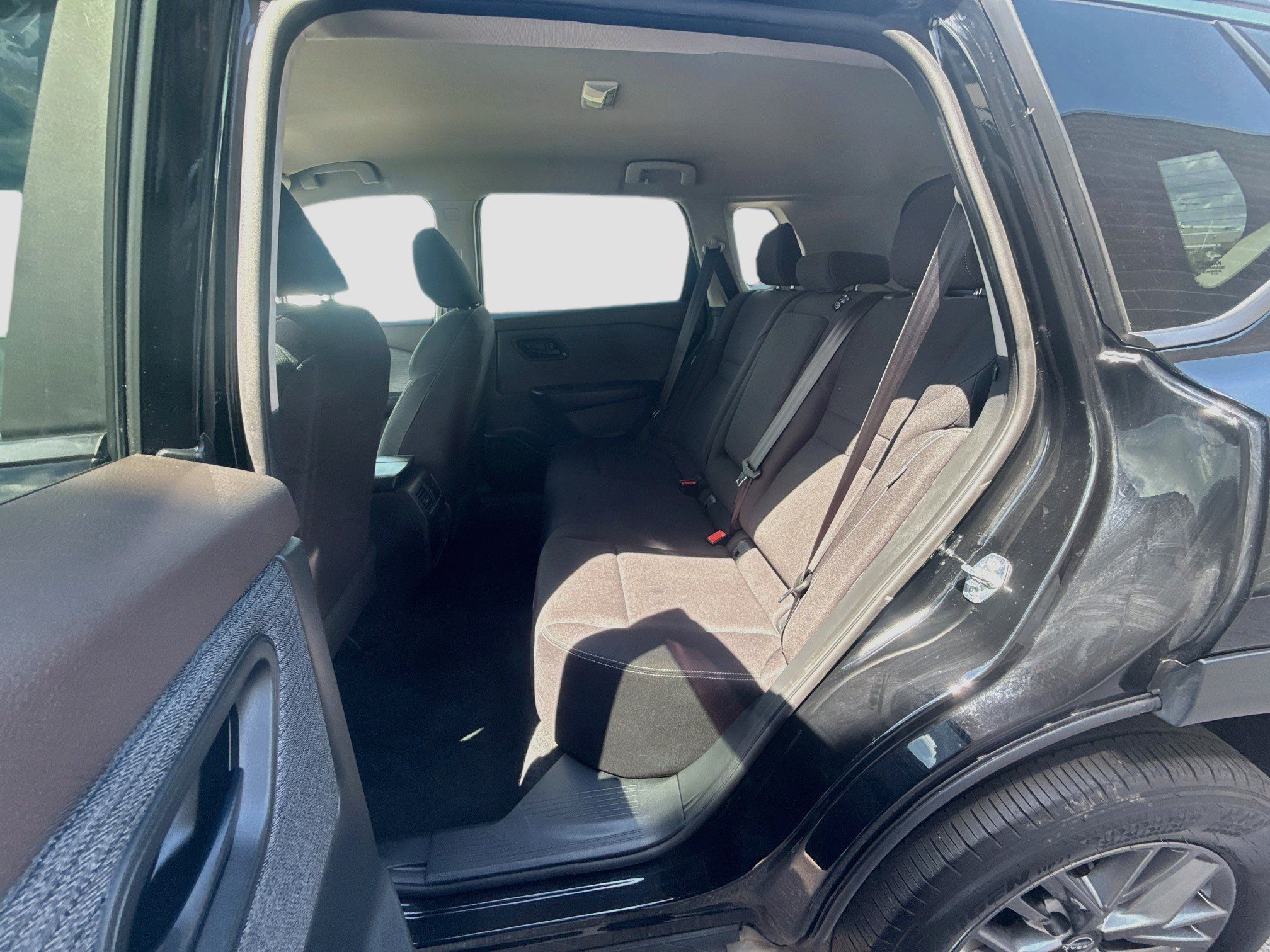 Used 2023 Nissan Rogue S AWD/4WD image 28