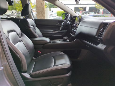 Certified 2022 Nissan Pathfinder SL w/ Lighting Package (N92) image 26