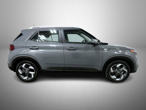 Used 2023 Hyundai Venue SEL image 7