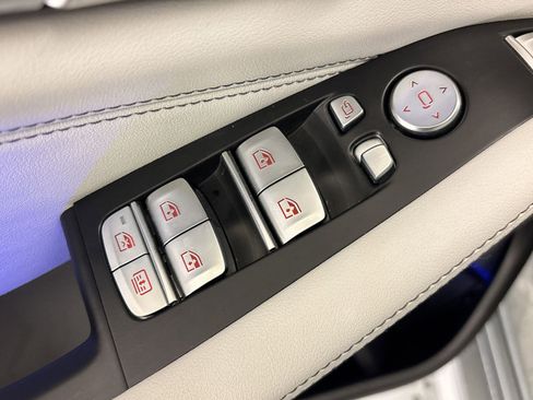 Certified 2024 BMW X7 xDrive40i w/ Executive Package image 21