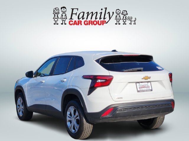 Used 2026 Chevrolet Trax LS FWD image 3