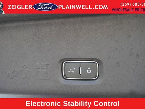 Used 2025 Ford Expedition Platinum image 11