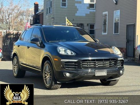 Used 2018 Porsche Cayenne Platinum Edition image 3