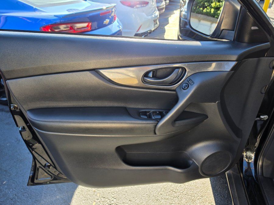 Used 2019 Nissan Rogue S AWD/4WD image 26