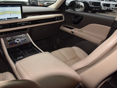 Certified 2023 Lincoln Aviator Reserve w/ Elements Package Plus image 18