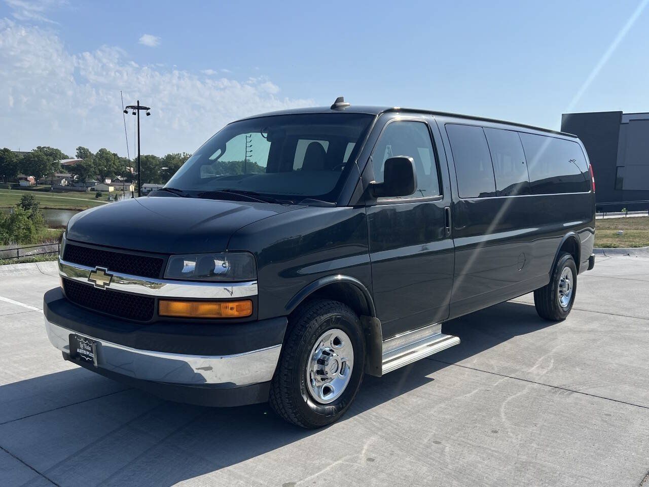 Used 2017 Chevrolet Express 3500 LT w/ LT Preferred Equipment Group RWD image 4