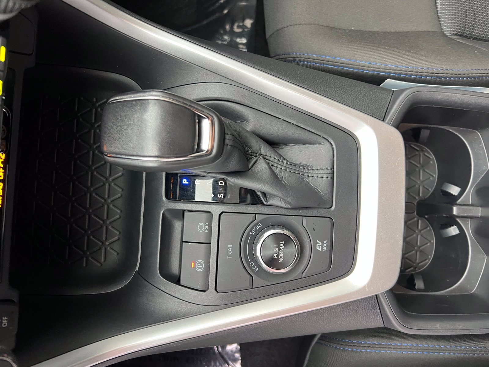 Used 2025 Toyota RAV4 SE AWD/4WD image 37