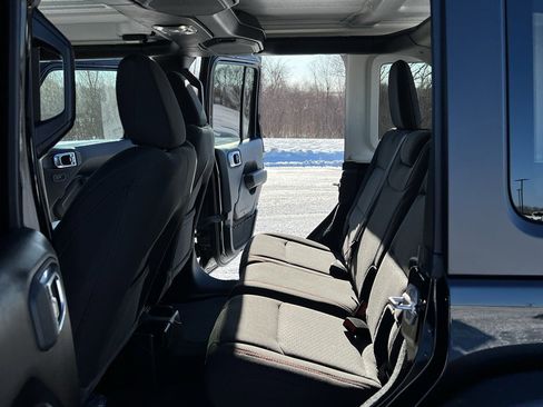 Used 2023 Jeep Wrangler Unlimited Rubicon w/ Dual Top Group image 36