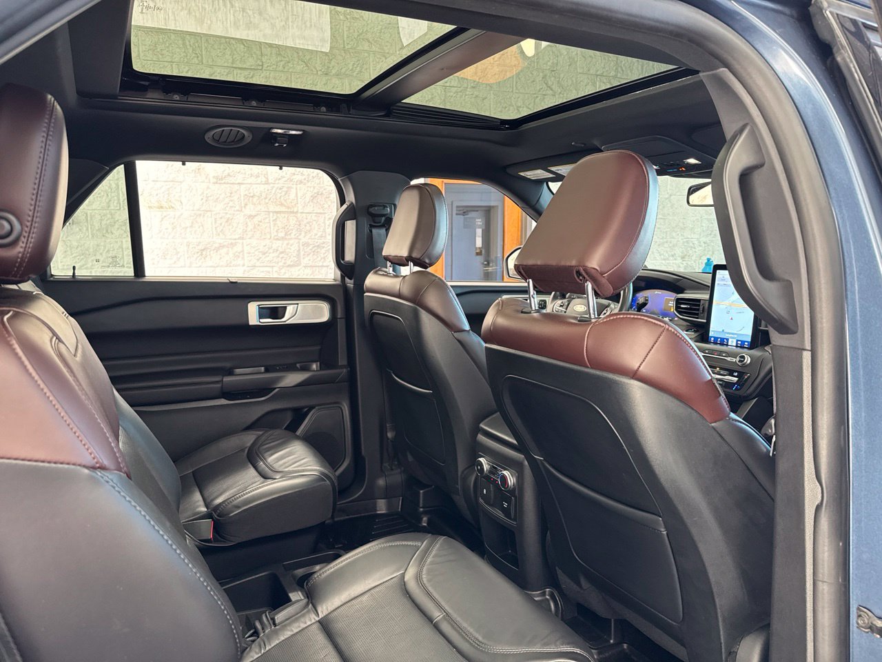 Used 2020 Ford Explorer Platinum w/ Premium Technology Package AWD/4WD image 47