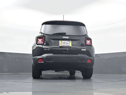 Used 2018 Jeep Renegade Latitude w/ Cold Weather Group AWD/4WD image 26