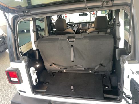 Used 2022 Jeep Wrangler Sport AWD/4WD image 22
