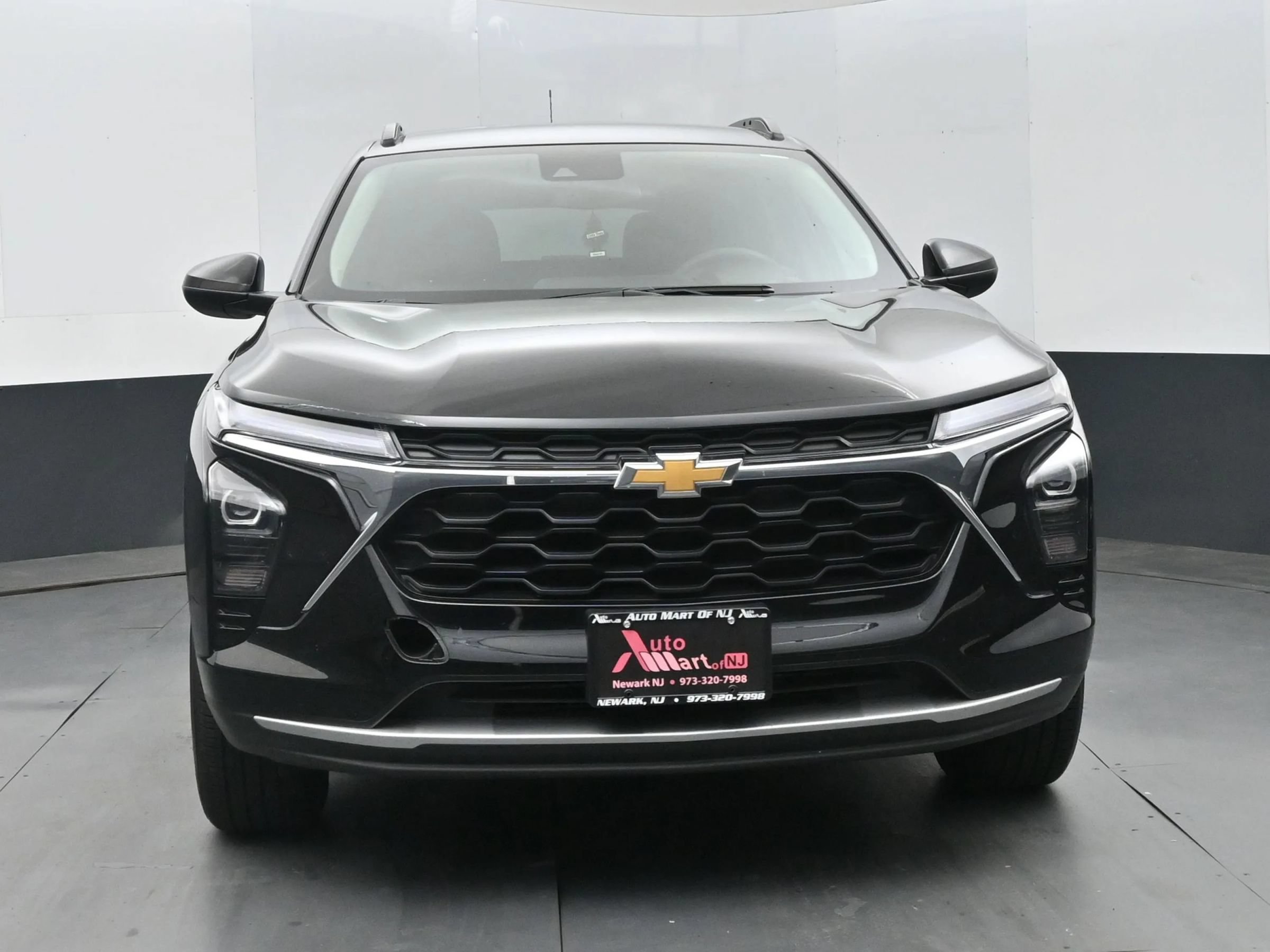 Used 2026 Chevrolet Trax LT FWD image 3