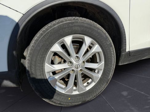 Used 2016 Nissan Rogue SV image 14