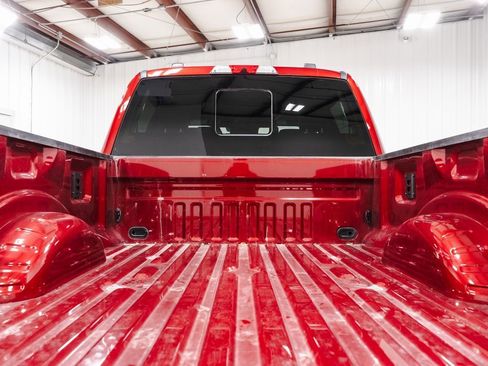 Used 2025 Ford F250 Platinum w/ FX4 Off-Road Package image 40