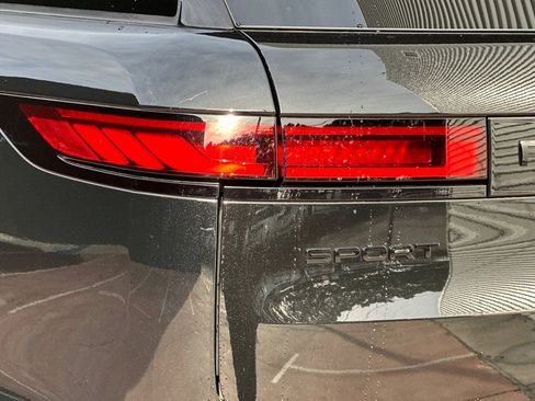 Used 2025 Land Rover Range Rover Sport Dynamic SE image 14