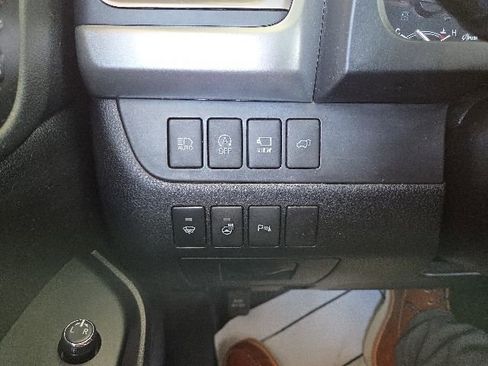 Used 2017 Toyota Highlander Limited AWD/4WD image 17