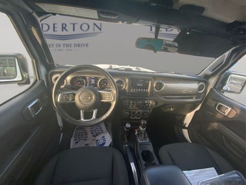 Used 2018 Jeep Wrangler Unlimited Sahara image 22