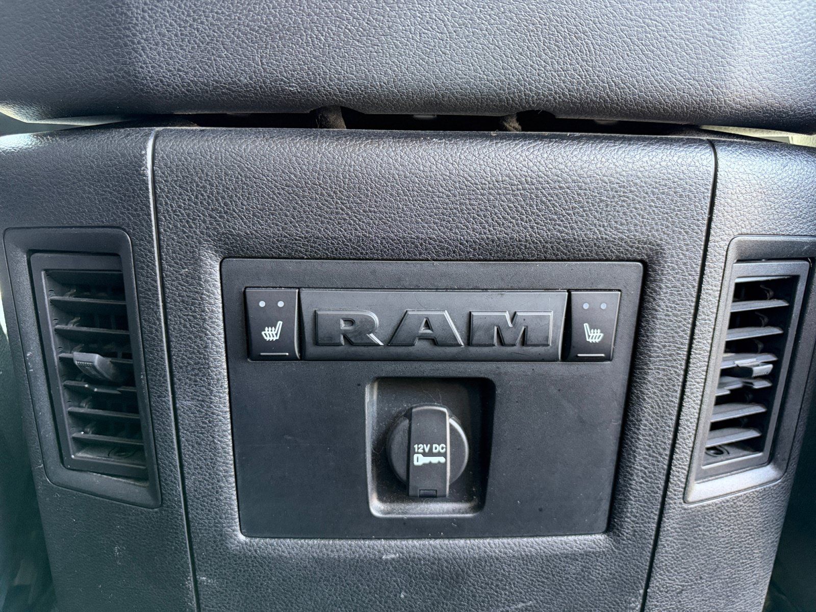 Used 2016 RAM 1500 Laramie w/ Convenience Group AWD/4WD image 30