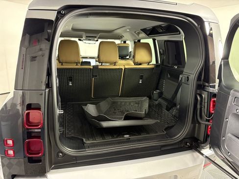 Used 2025 Land Rover Defender 110 S image 30
