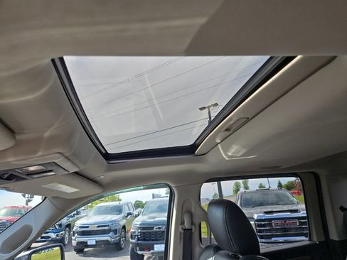 Used 2018 RAM 1500 Laramie AWD/4WD image 26