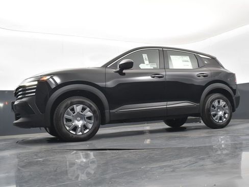 Used 2025 Nissan Kicks S image 36